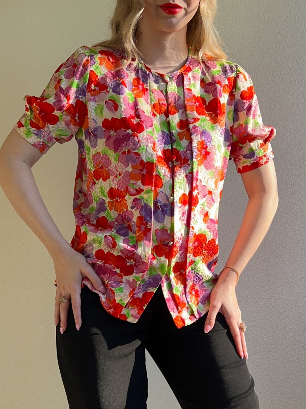 Darling Vintage 1960s Red and Purple Floral Silk Blouse (S/M)